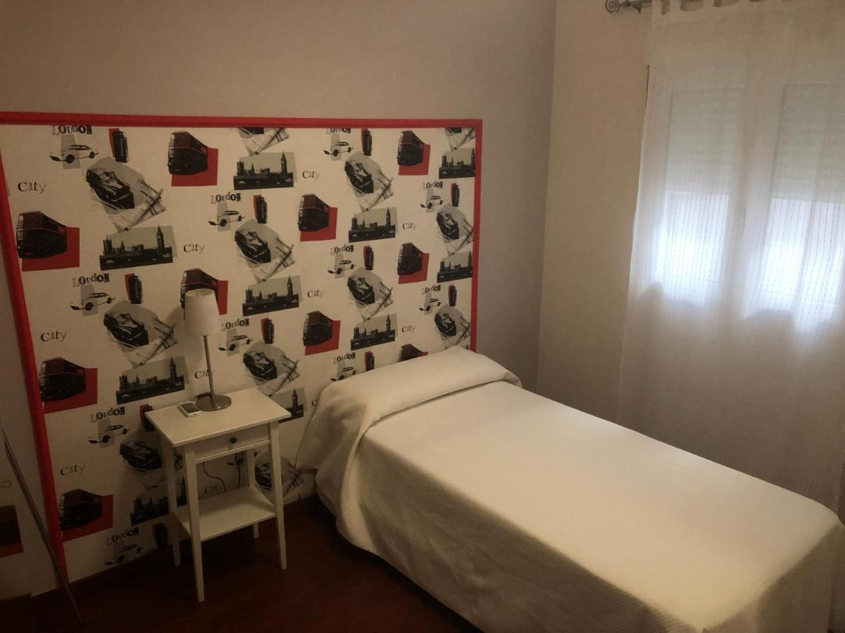 Apartamento Acueducto, Tres Dormitorios Y Parking Gratis Merida Exterior photo