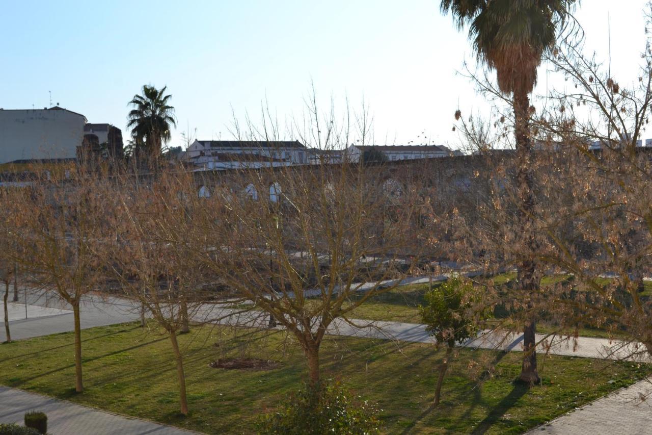 Apartamento Acueducto, Tres Dormitorios Y Parking Gratis Merida Exterior photo