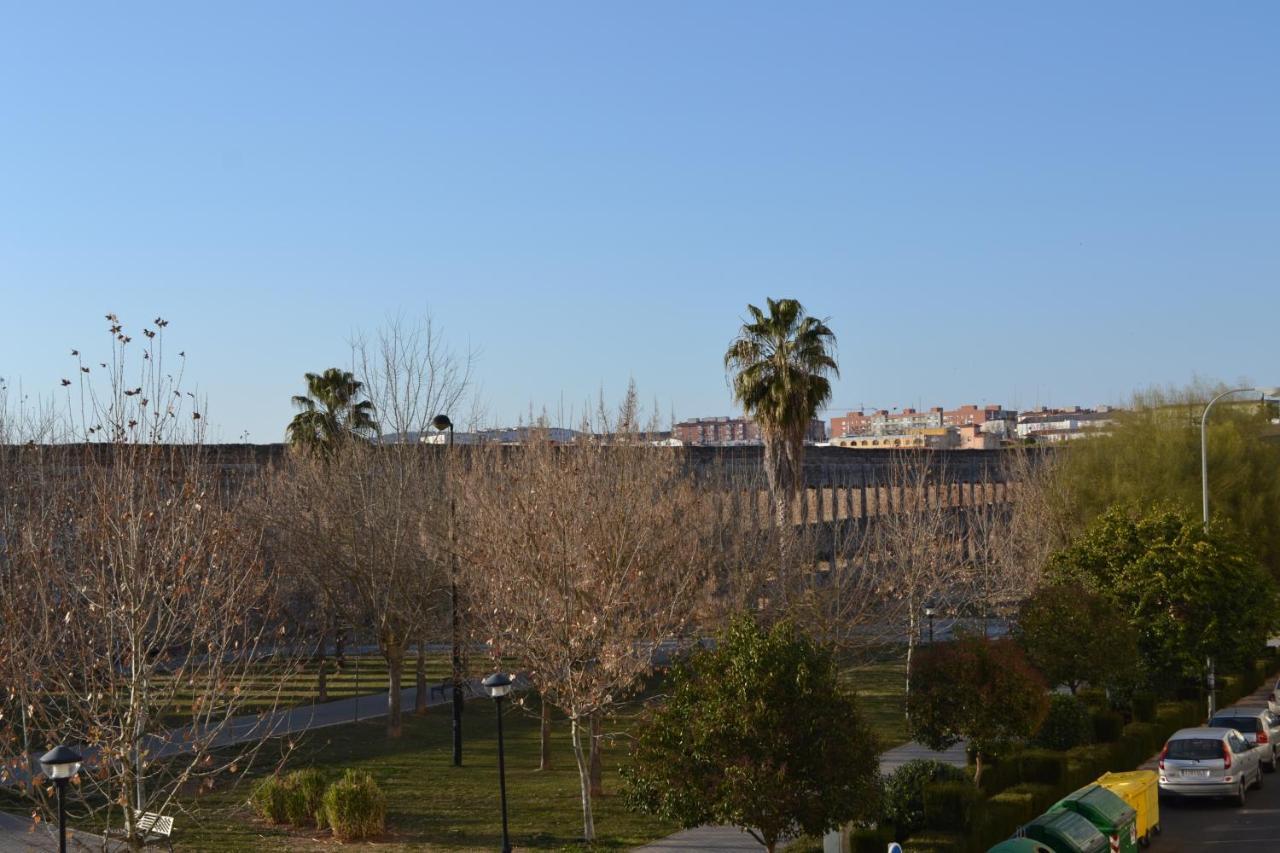 Apartamento Acueducto, Tres Dormitorios Y Parking Gratis Merida Exterior photo
